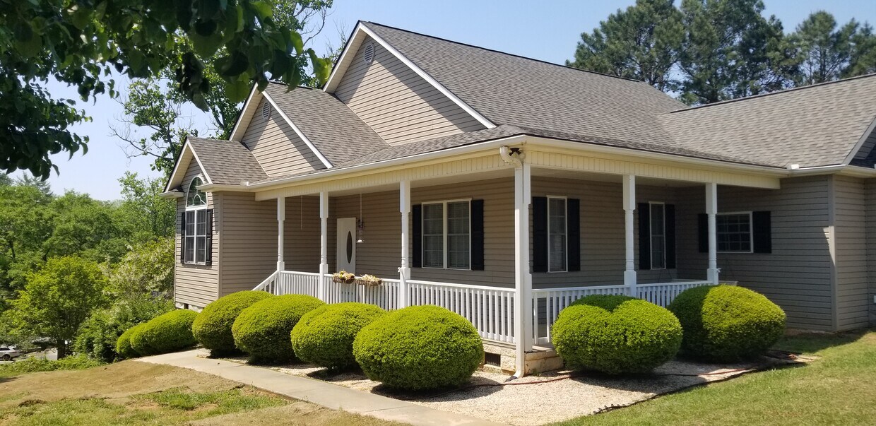 Primary Photo - 105 Rochester Rd