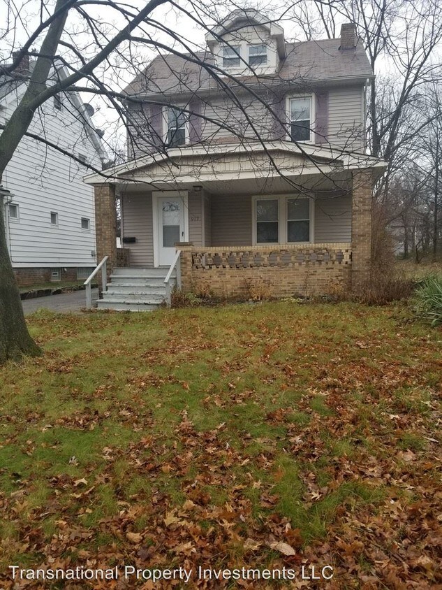 Primary Photo - 3 br, 1 bath House - 917 Woodview Rd.