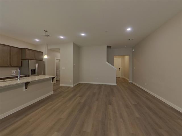 Foto del edificio - 3023 Whitetail Ln