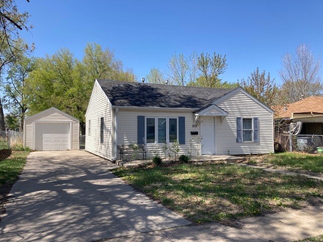 Building Photo - 312 E 15th St