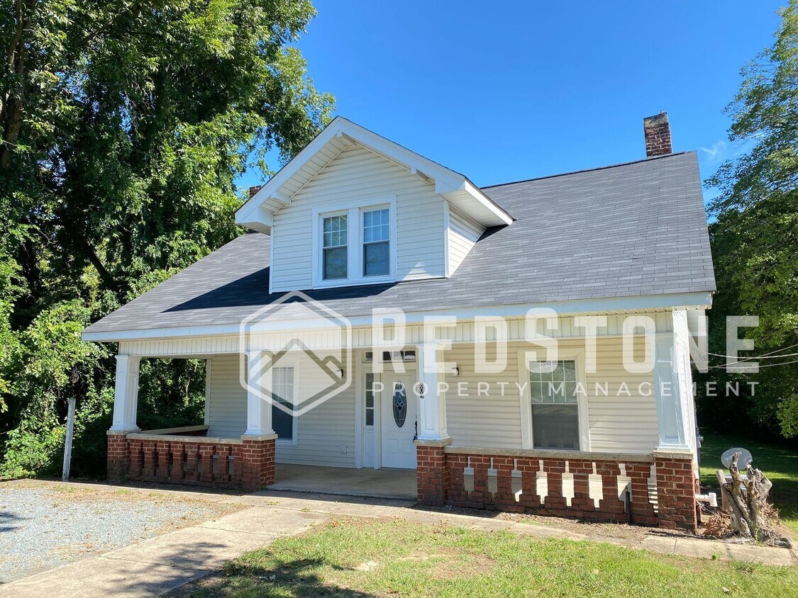 Primary Photo - 5 Bedroom, 2 Bath - House