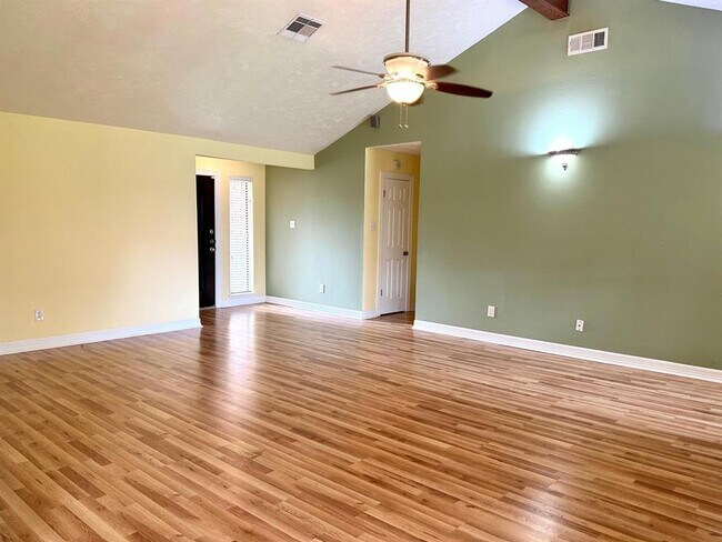 Foto del edificio - 3127 Shawnee Dr