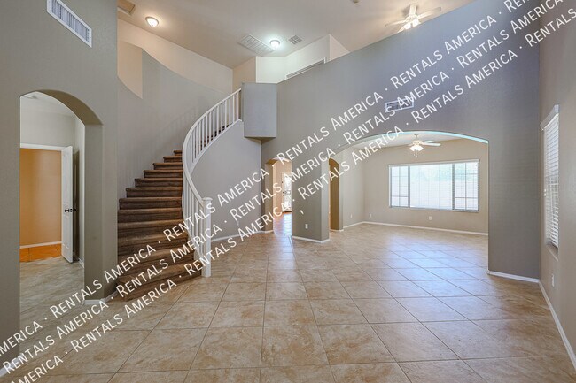Foto del edificio - 16021 W Custer Ln