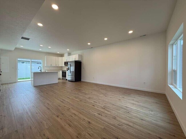 Foto del edificio - 3925 E 32nd Ave