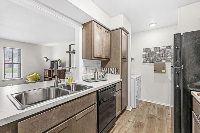 Building Photo - Enclave at Eagle Creek Apartments