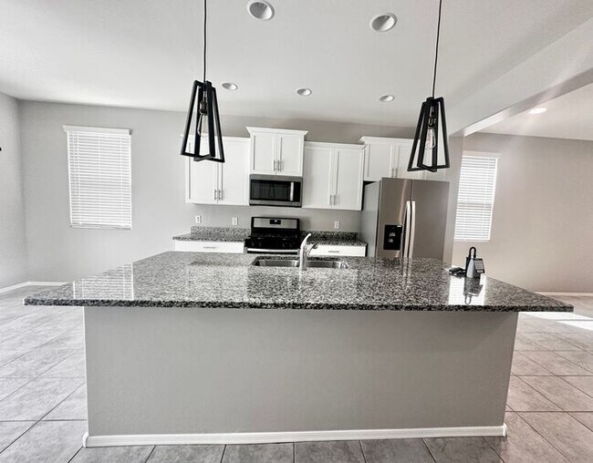 Foto del edificio - Stunning 4-bedroom, 2-bathroom home located in the vibrant community of Sahuarita, AZ