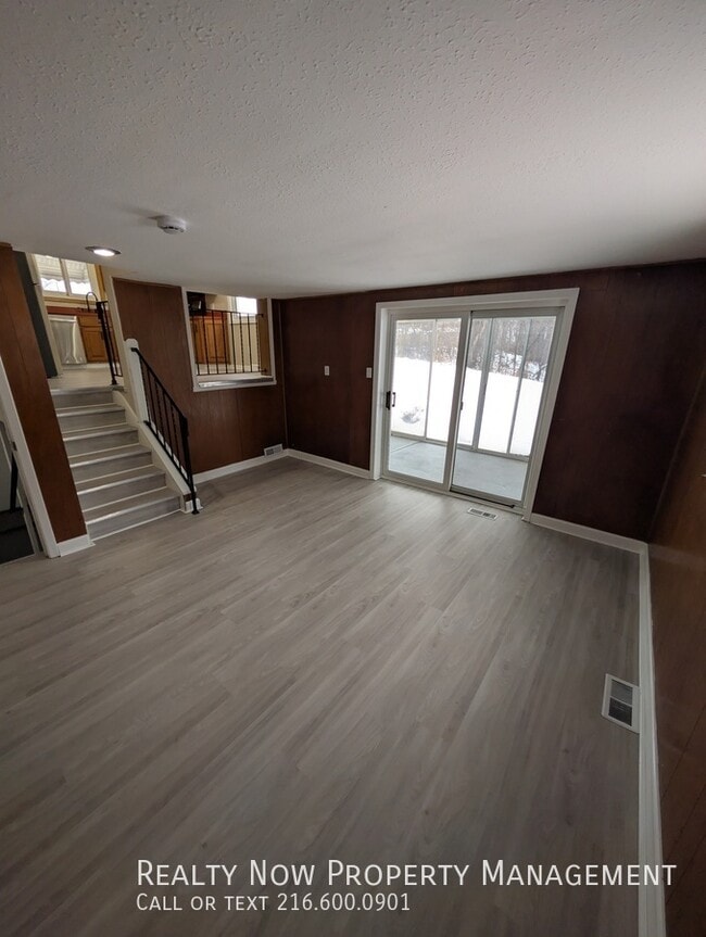 Building Photo - 12517 Park Knoll Dr