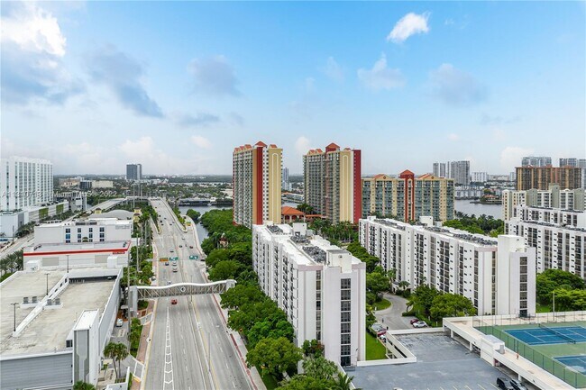 Foto del edificio - 16909 N Bay Rd