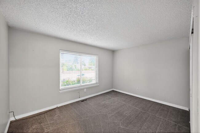 Building Photo - 3501 S Kittredge St