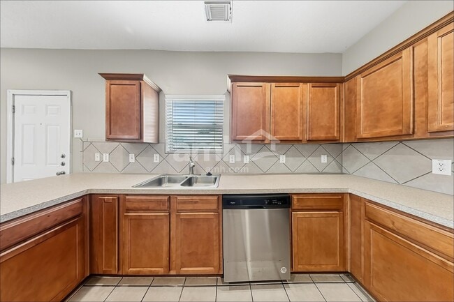Building Photo - 2026 Acorn Glen Trl