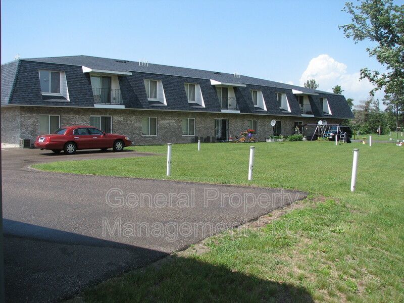 Primary Photo - Large 2 Bedroom, 1.5 Bathroom Apartment