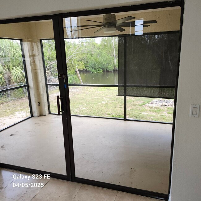 Foto del edificio - 322 Darst Ave