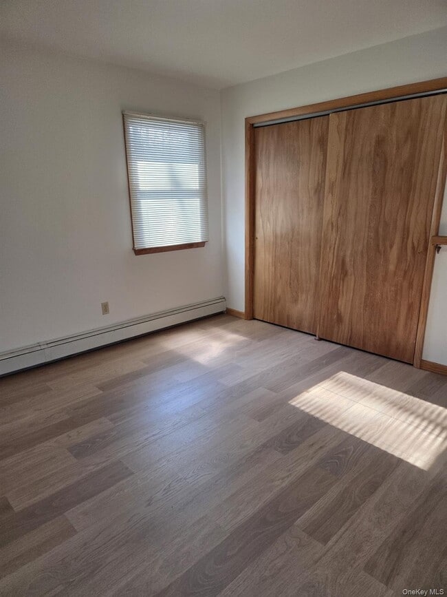 Building Photo - 6 Honey Ln W