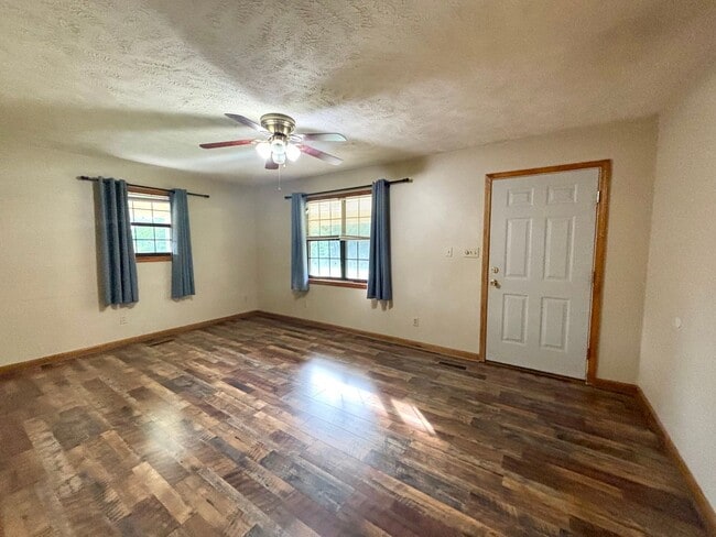 Building Photo - 160 Cotton Grove Rd