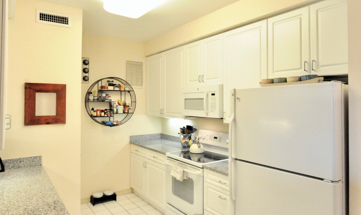 Primary Photo - 175 Cottage St