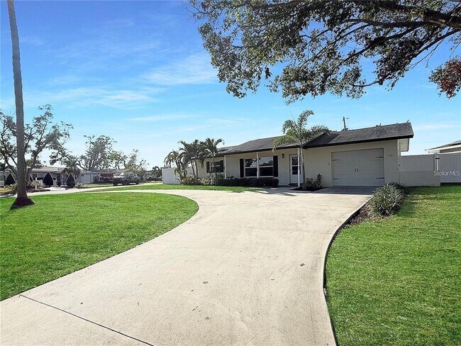 Foto del edificio - 8802 109th Ln N