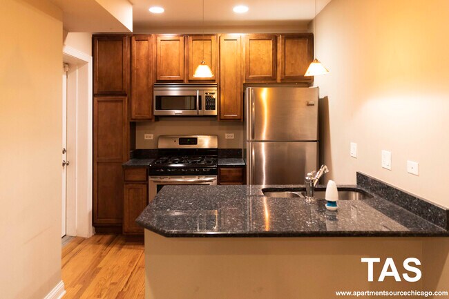 Foto del edificio - 3804 N Marshfield Ave