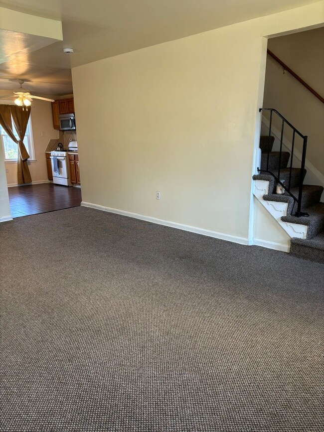 Building Photo - 8567 Pioneer Dr