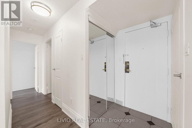 Building Photo - 10 Markbrook Ln