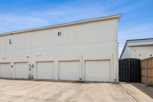 Photo - 5801 Orchid Ln Townhome