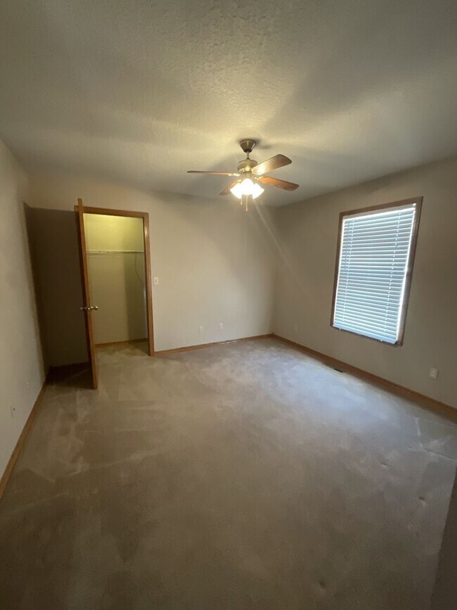 Foto del edificio - 719 E Madison St