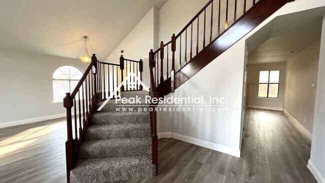 Building Photo - Wonderful 4 bd/3 ba Elk Grove Home with 2 ...