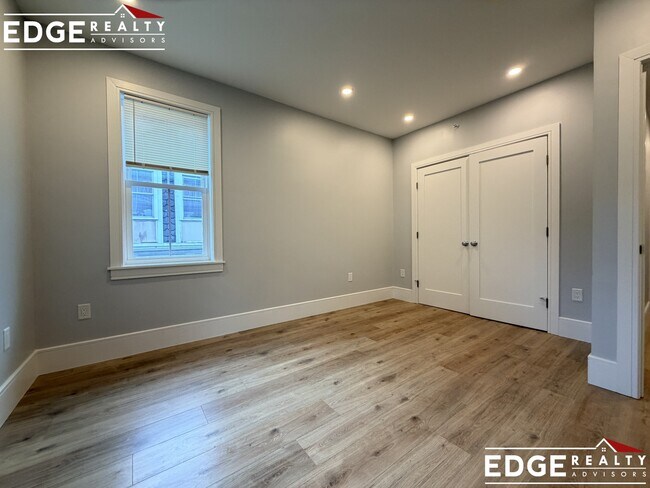 Foto del edificio - 124 Kenrick St