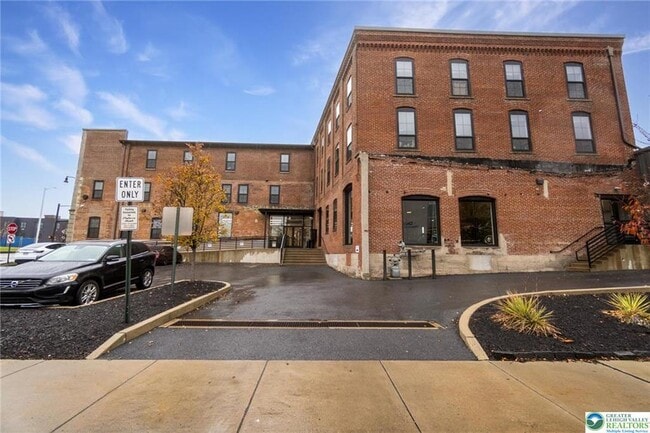 Building Photo - 107 Hamilton St