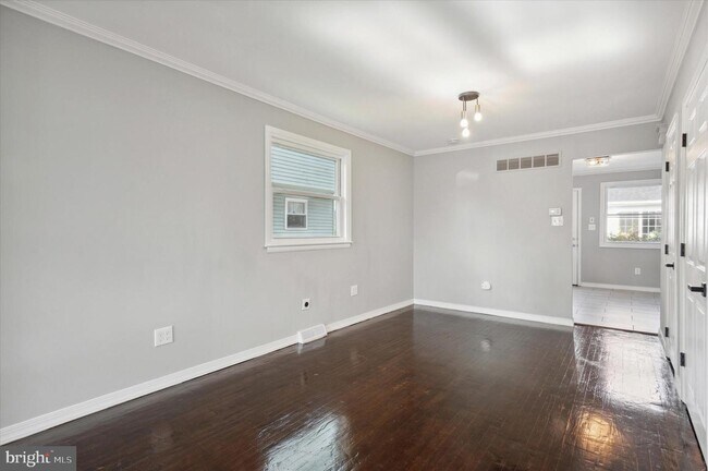 Building Photo - 725 Mt Vernon Ave