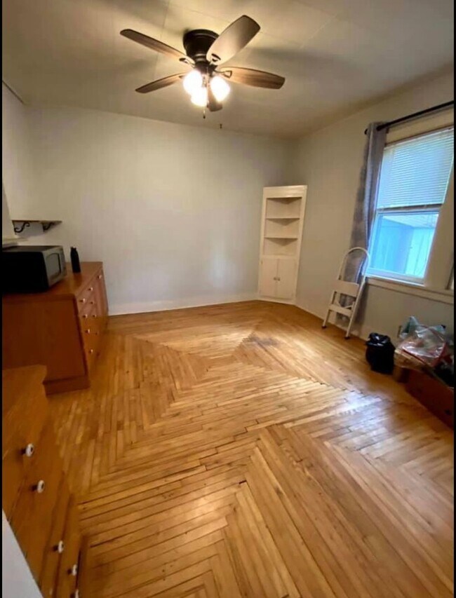 Building Photo - 1527 Ferry St