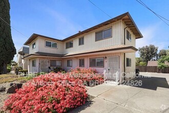 Building Photo - 908 Minaker Dr
