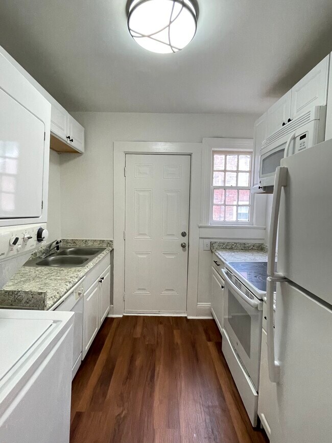 Building Photo - 420 N Hyde Park Ave