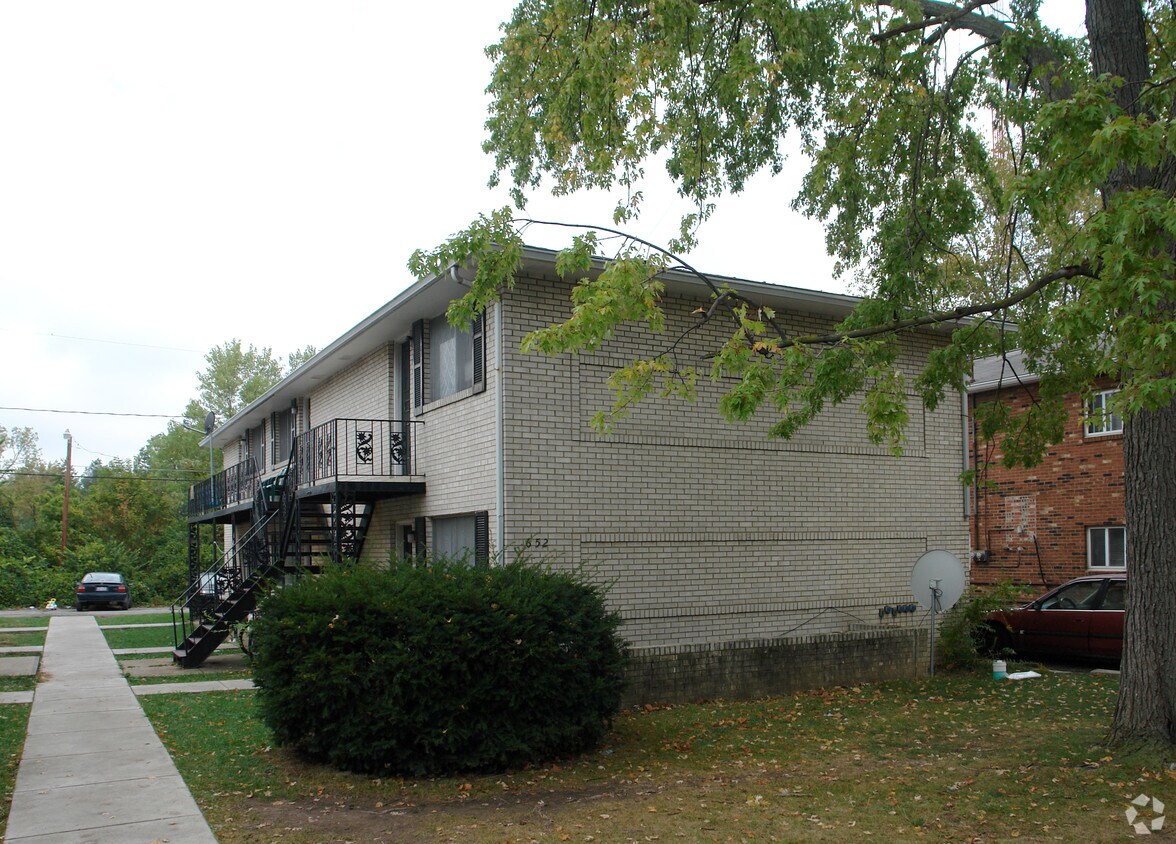 Building Photo - 652 Riverview Dr