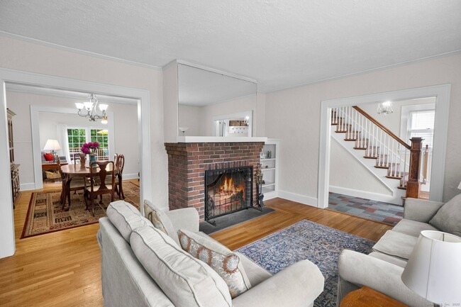 Building Photo - 14 Maple St