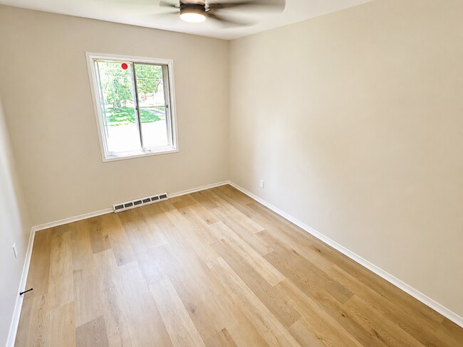 Foto del edificio - 255 Taylor Rd