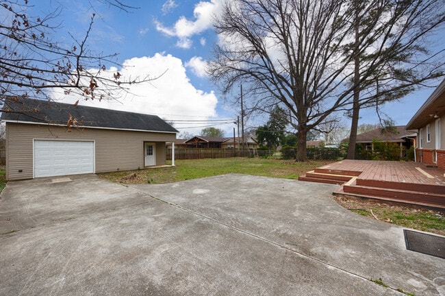 Foto del edificio - 607 Bob Wallace Ave SW