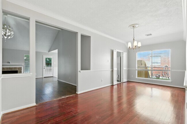 Foto del edificio - 5307 Oak Falls Dr