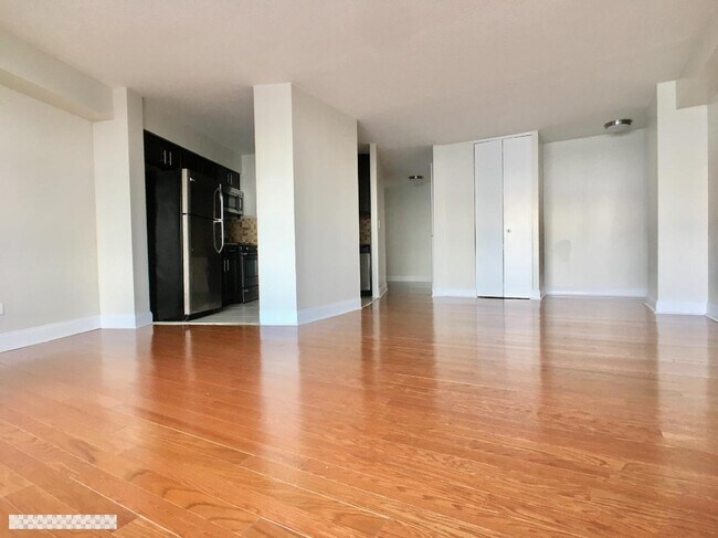 Foto del edificio - 3333 Broadway