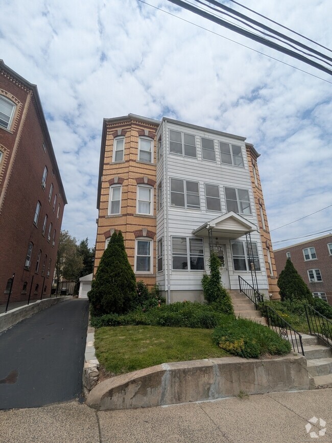 Building Photo - 23 Lyman St