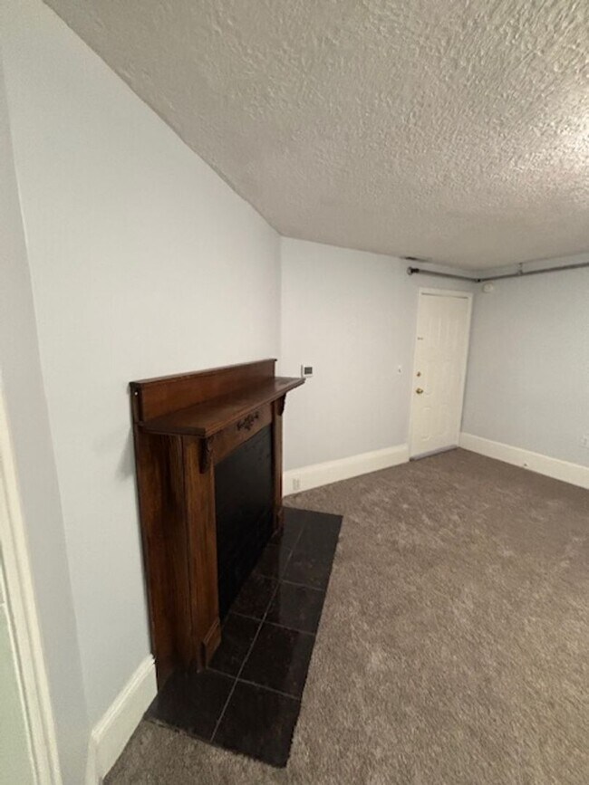 Building Photo - 2 Bedroom 1 Bath Apt in Newberg