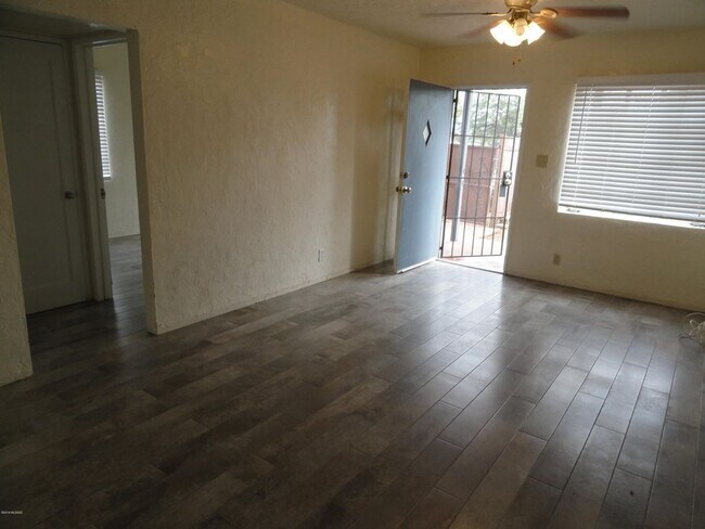 Foto del edificio - 2309 N Treat Ave