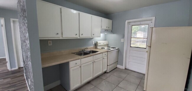 Foto del edificio - Upgraded 2/1 in Tampa- READY NOW!!