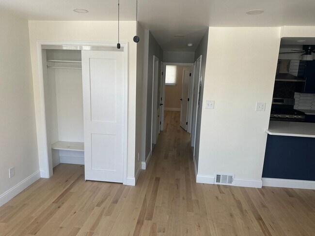 Foto del edificio - 4407 Rosemont Ave