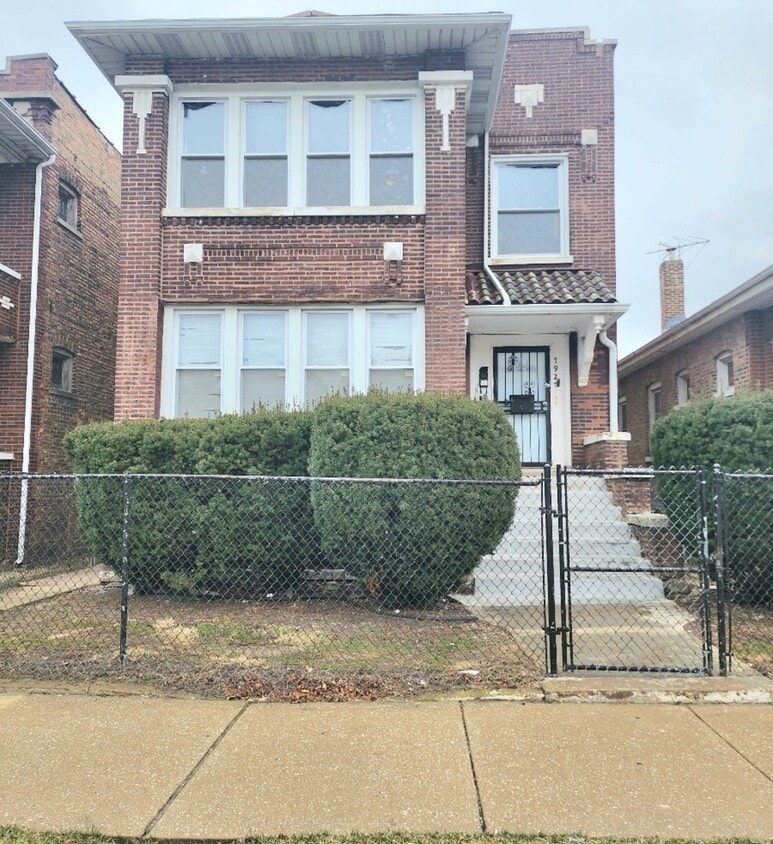 Primary Photo - 7927 S Throop St