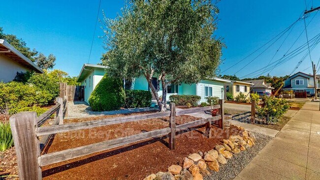 Building Photo - 652 Corlano Ave