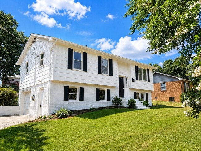 Building Photo - 1271 Village Cir