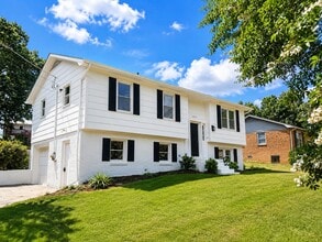 Building Photo - 1271 Village Cir