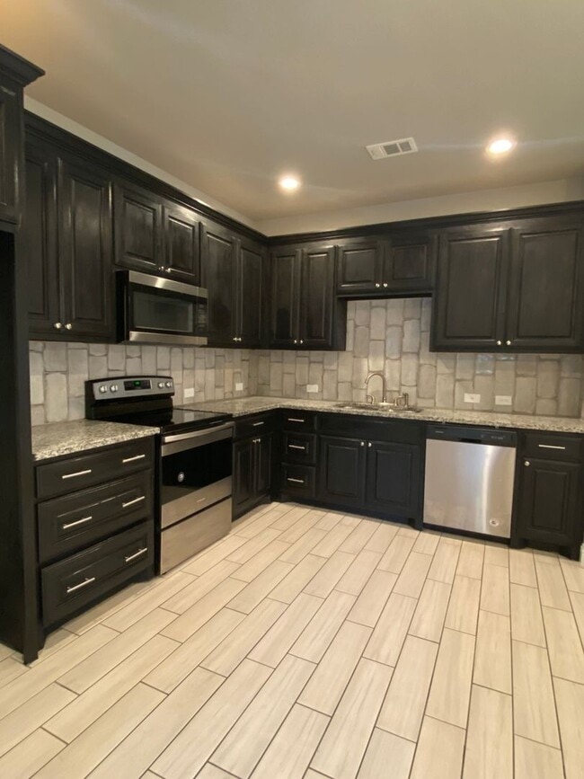 Building Photo - 301 E WILLINGHAM St #B