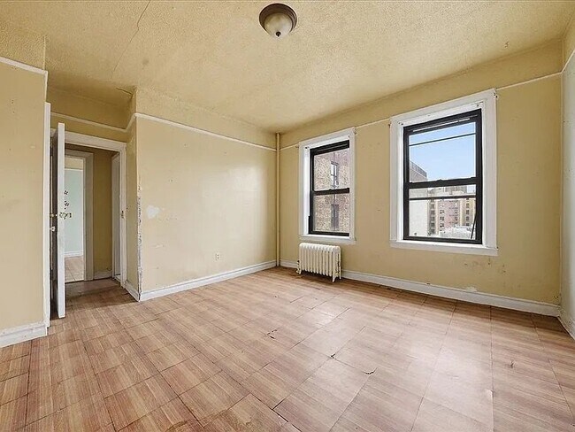 Building Photo - 1715 Nelson Ave