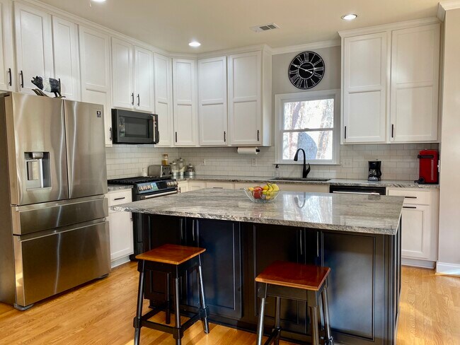 Building Photo - 175 Yellow Root Dr
